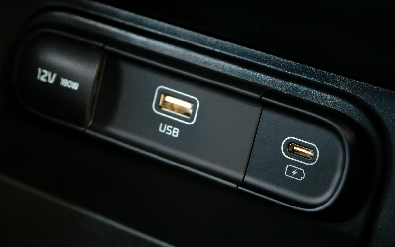 usb in limo